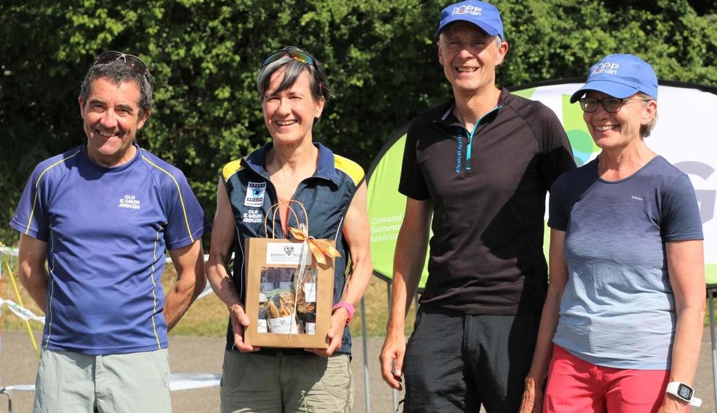 Mario und Monika Ammann gewinnen in Basel mit Andi und Barbara Lüscher die Sprint-Staffel-SM (von links).
