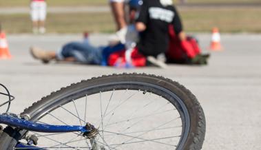 Velofahrer zieht sich schwere Verletzungen zu