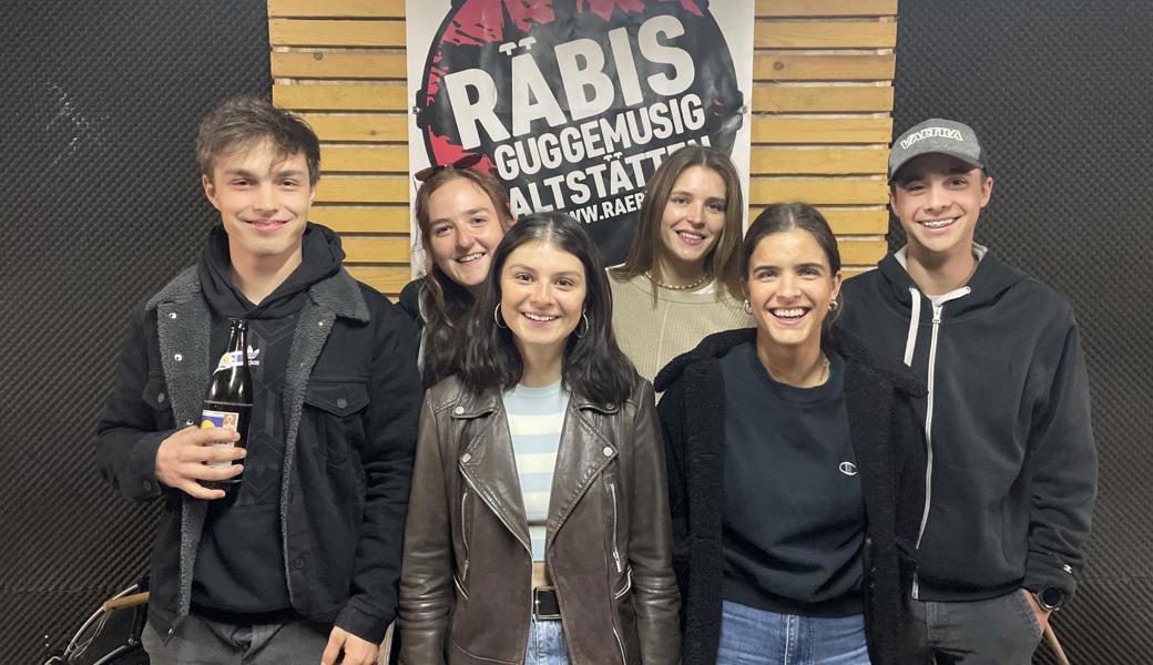 Freuen sich auf die kommende Fasnacht bei den «Räbis»: (hinten, v. l.) Ronja Conzett, Mira Sonderegger, Ricky Frommenwiler; (vorne, v. l.) Michi Haas, Hannah Baumgartner und Vivienne Langenegger. Es fehlen: Sarah Conzett, Juri Schelling und Lina Keel.