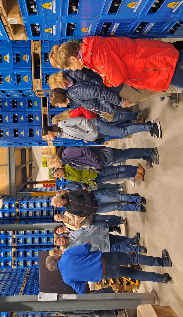 Die Frauengemeinschaft Oberriet liess sich in die Braukunst der Sonnenbräu einweihen. 