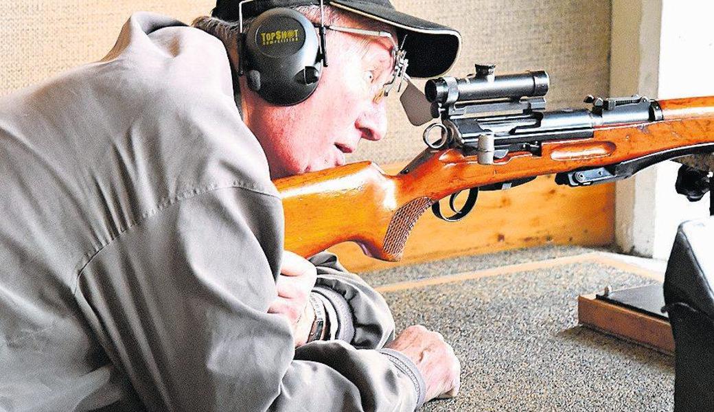 Auch dieses Jahr besteht die Möglichkeit, mit einem Scharfschützenkarabiner 31/55 der Schweizer Armee zu schiessen.