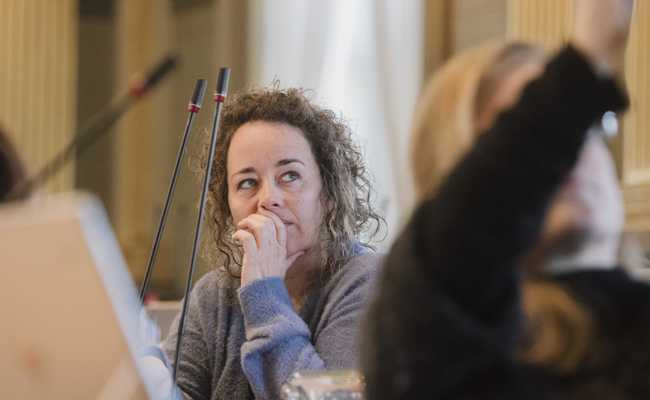 Die Regierung will die Anerkennung der Gebärdensprache prüfen