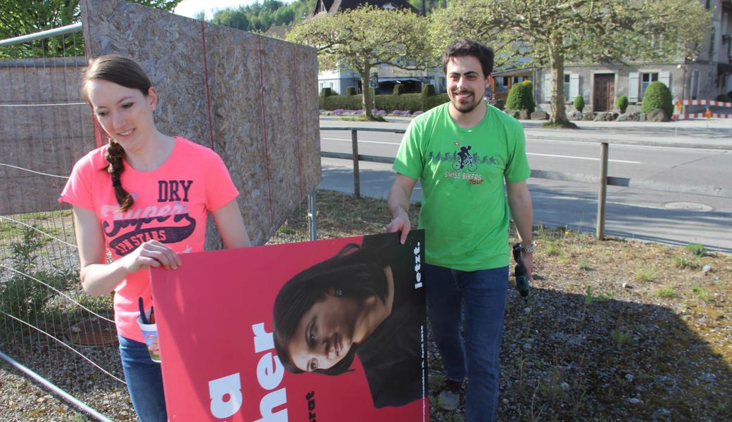 SVP und FDP hatten die Plakate ihrer Kandidaten schon abgeräumt, als vor 10 Uhr SP-Vertreter auch Laura Bucher von der Plakatwand nahmen.