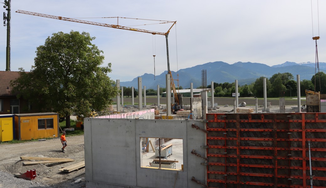 Feldhof modernisiert Betrieb: Neue Lagerhalle und Mitarbeiterunterkunft