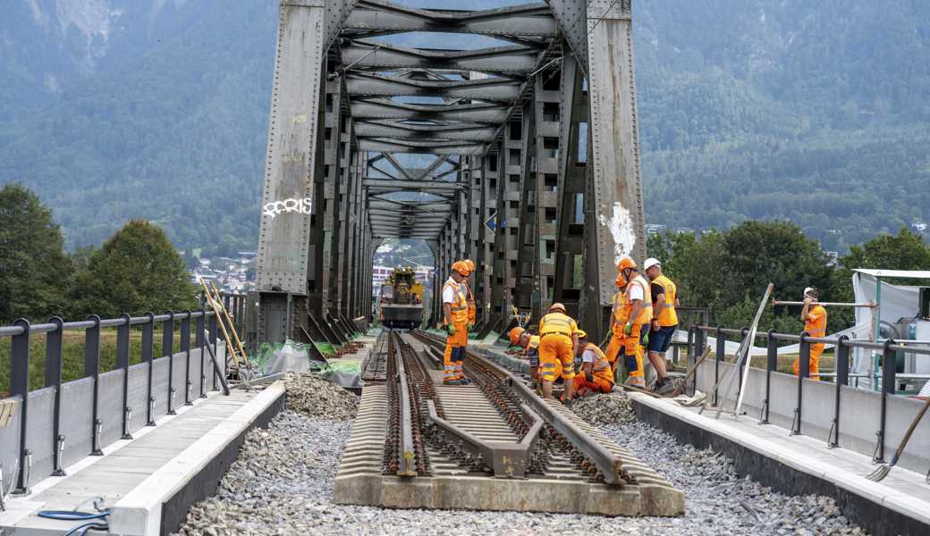 Bereits 2024 führten die ÖBB Gleisarbeiten auf der Bahn­brücke bei Buchs durch.