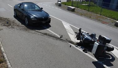 Widnau: Motorrad prallte in Auto