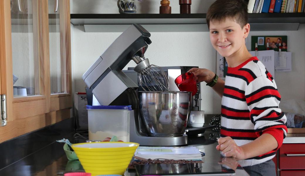 Vera Graber macht mit bei den Sternenwochen der Unicef. Für ihr Sammelprojekt nutzt sie die Küche als Backstube.