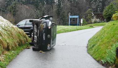 Beifahrerin bei Unfall leicht verletzt