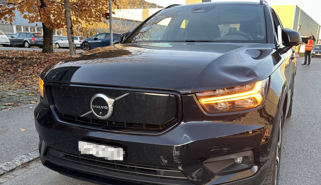 34-jährige Velofahrerin verletzt sich bei Kollision mit Auto