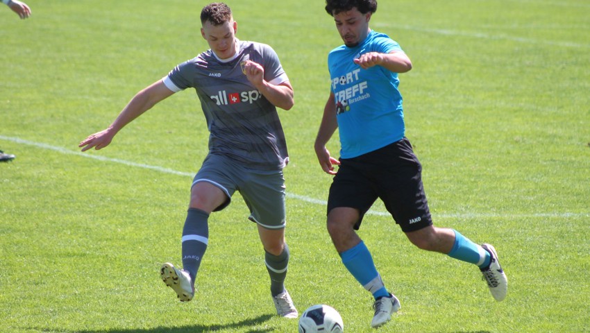 Der FC Heiden (in Grau) kämpfte sich zum ersten Sieg in der Rückrunde.