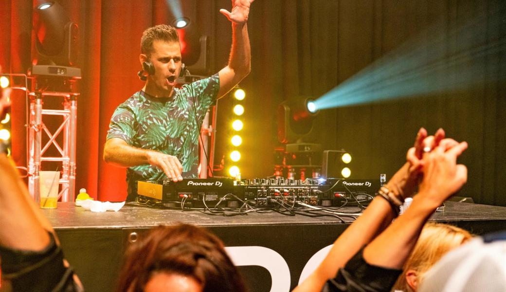 Als DJ Rouven hat der St. Margrether Rouven Bärlocher seit 2017 wöchentlich House-Musik aufgelegt – an Events, in Hallen und Clubs.