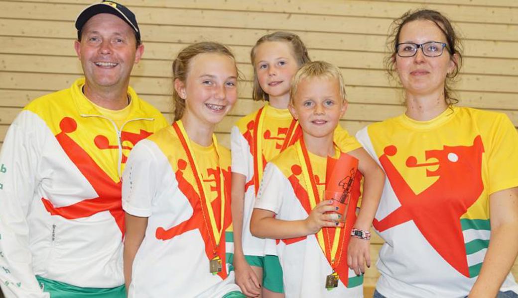 Familie unterwegs ans «Eidgenössische» (von links): Pascal, Lilian, Lina, Silvan und Vera Ritz.