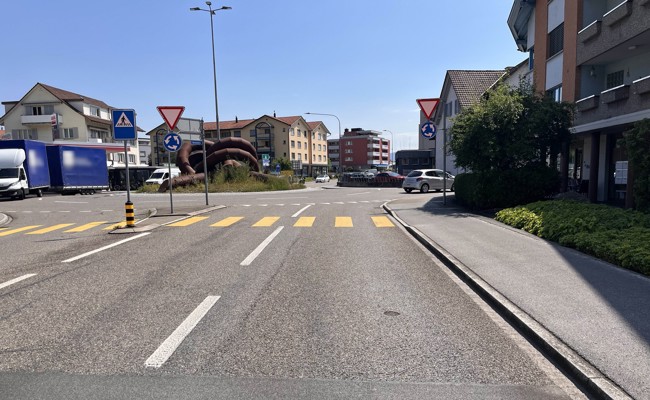 62-jährige Frau auf dem Fussgängerstreifen von Lieferwagen angefahren