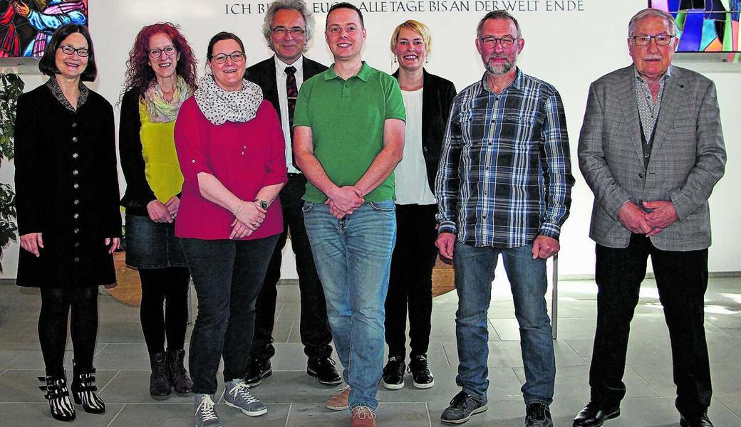 Die neue Kirchenvorsteherschaft mit ehemaligem und neuem Präsidenten (von links): Pfarrerin Ute Neef, Anneliese Baumgartner, Marion Merz, Pfarrer Martin Böhringer, Marc Steiger, Barbara Muntwiler, Albert Haltiner und Hansueli Geisser. 