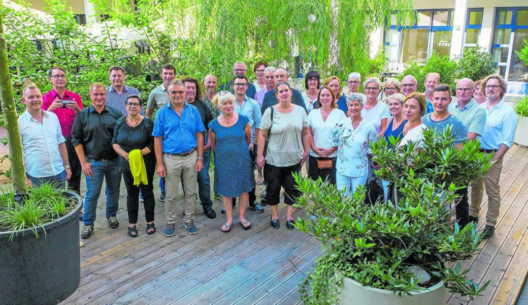 Vor der Hauptversammlung trafen sich die Netzwerk-Mitglieder zum Fototermin.