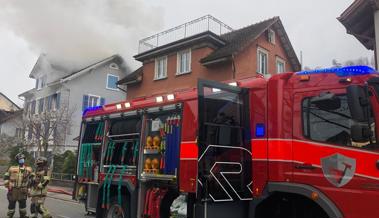 Brand in Mehrfamilienhaus – eine verletzte Person