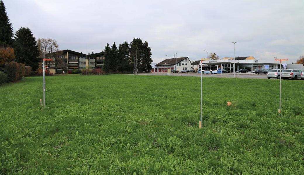 Auf dem knapp 5000 m2 grossen Grundstück an der Auerstrasse künden Visiere die Wohnüberbauung Rorschächeren an. Die vorgelagerte Bushaltestelle Neuwies der RTB bleibt bestehen.