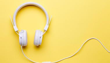 11 coole Podcasts, in die du reinhören musst