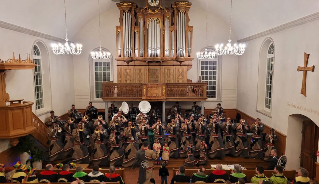 Die Burgtätscher begeisterten mit ihrer Musik Jung und Alt. Die Burgtätscher begeisterten mit ihrer Musik Jung und Alt.