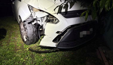Drogenfund und Fahrerflucht: Polizei nimmt fünf Autofahrer fest