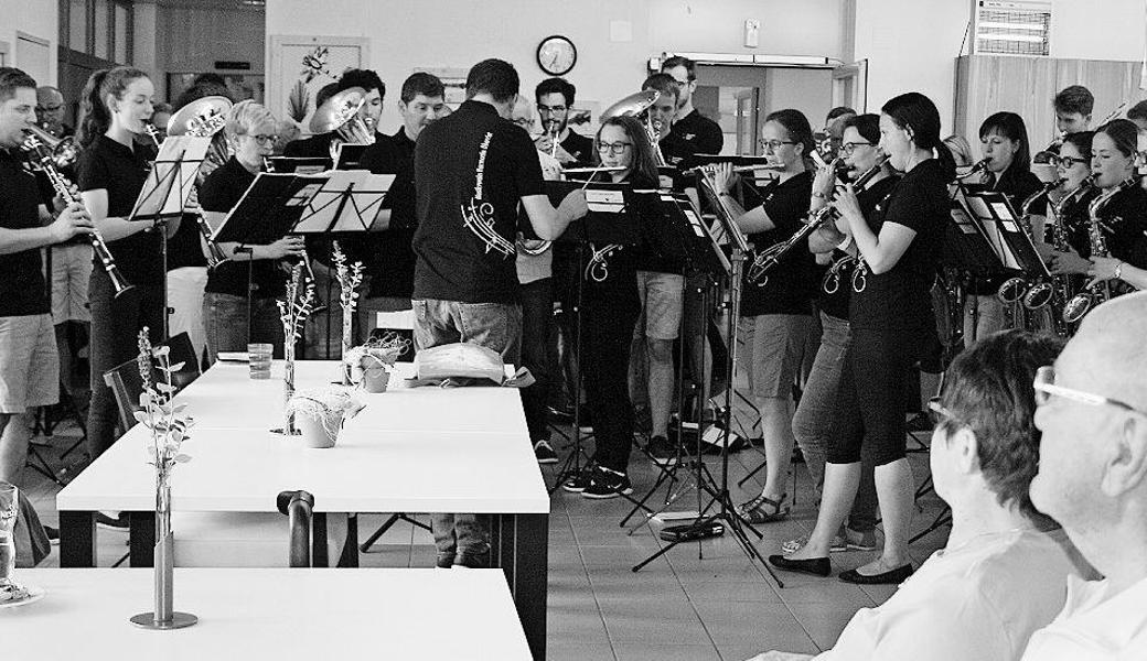 Der Musikverein Harmonie Oberriet war im «Feldhof» zu Gast. 