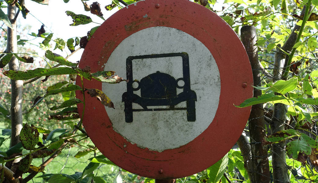 Schild mit Seltenheitswert: Erinnerung an Auto-Pioniere