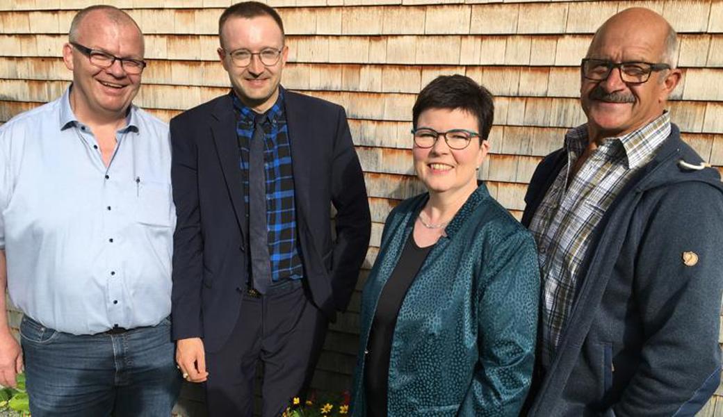 SVP-Präsident Peter Eggenberger (v. l.) mit den Kandidaten Daniel Kaiser (Gemeinderat, neu), Monika Eggenberger (Gemeindepräsidentin, ad interim) sowie Werner Heeb (Ortsverwaltungsrat, bisher).