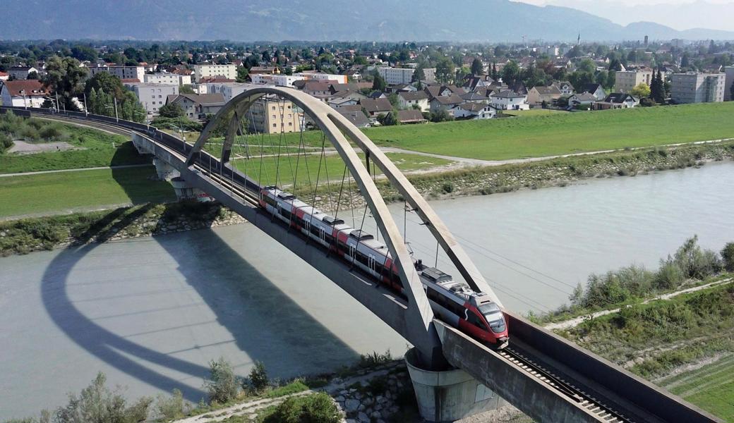 Heute verkehrt der Zug zwischen Bregenz und St. Margrethen alle zwei Stunden. Mit dem Ausbau der Linie soll der Halb-Stunden-Takt kommen. 