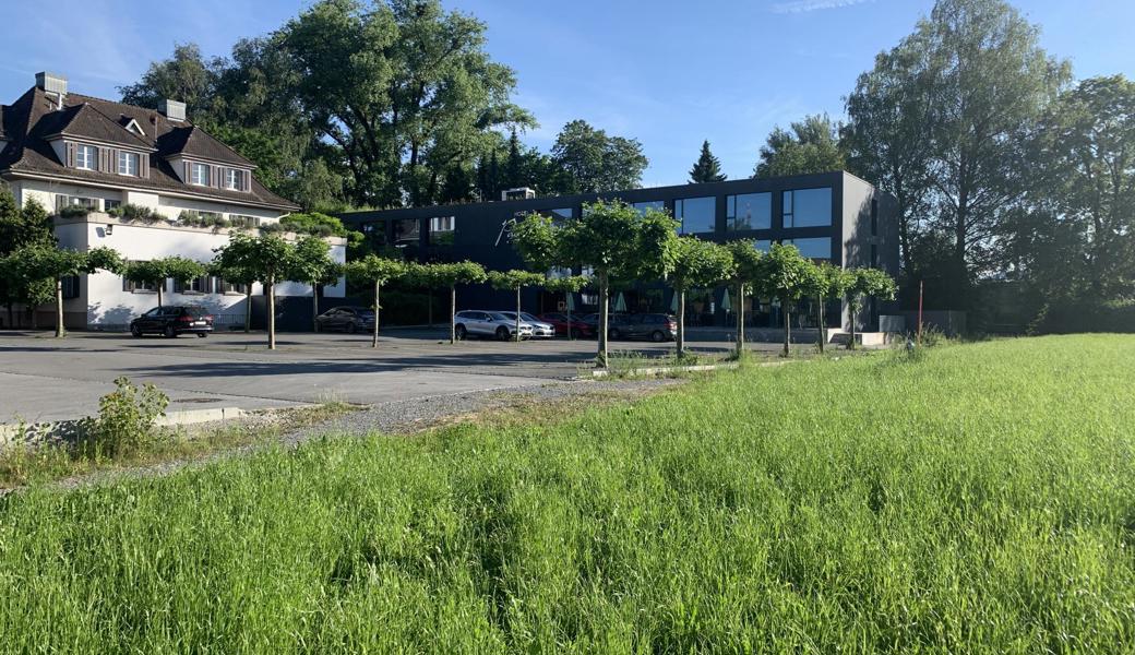 Das Hotel (rechts) und die Gründerzeitvilla, die bald wieder ein Restaurant sein soll. 