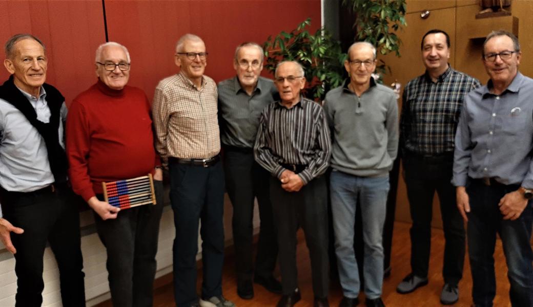 Langjährige Mitglieder der Männerriege (von links): Herbert Gächter, Pino Michelon, Heinz Christen, Walter Gasser, Sepp Codoni, Armando Fusinato, Arif Koc und Präsident Heinz Rohner. Auf dem Bild fehlt Edi Zellweger.