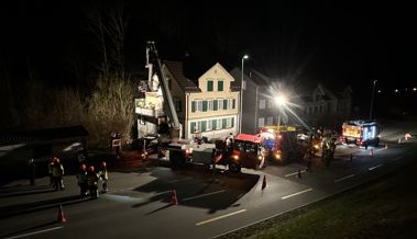 Feuer brach auf Terrasse eines alten Hauses aus - dann verhinderte ein Nachbar Schlimmeres