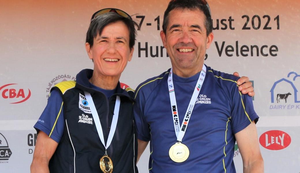 Monika und Mario Ammann mit ihren WM-Goldmedaillen.