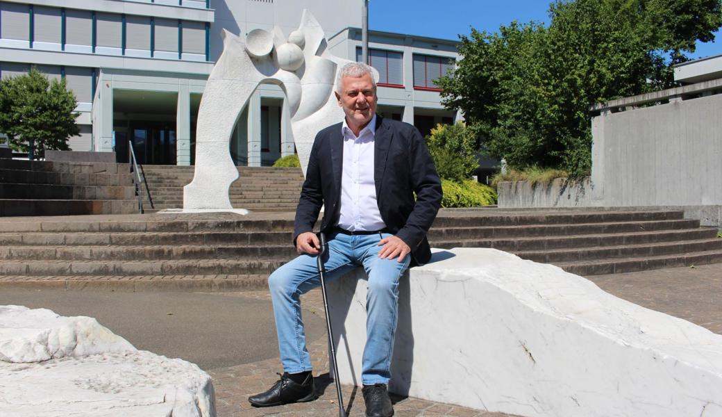 Beni Heeb, der Noch-Rektor des Berufs- und Weiterbildungszentrums Buchs vor dem «Tor zur Zukunft».