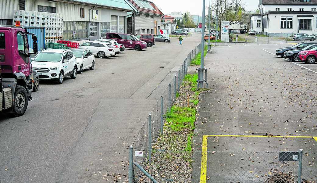 Flughafenstrasse und Dornierstrasse in Altenrhein sind in einem schlechten Zustand und müssen saniert werden. Das Stimmvolk entscheidet am 24. November über den Kredit.