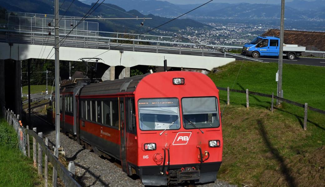 Die Strasse wird im Bereich der Unterführung nur einspurig befahrbar sein.