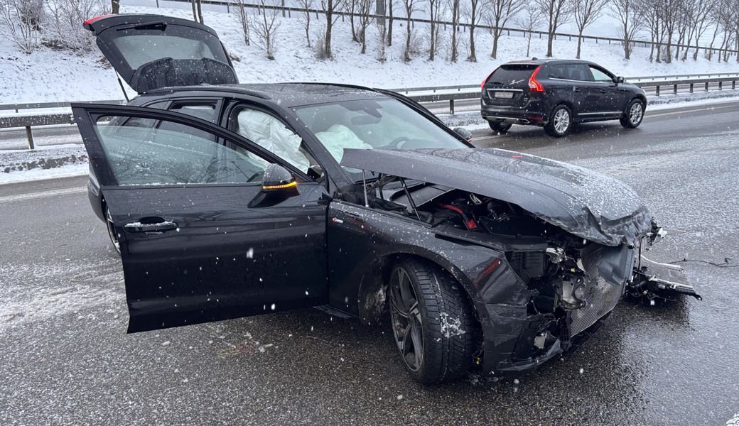 Durch den erneuten Wintereinbruch kam es kantonsweit zu über einem Dutzend Verkehrsunfällen