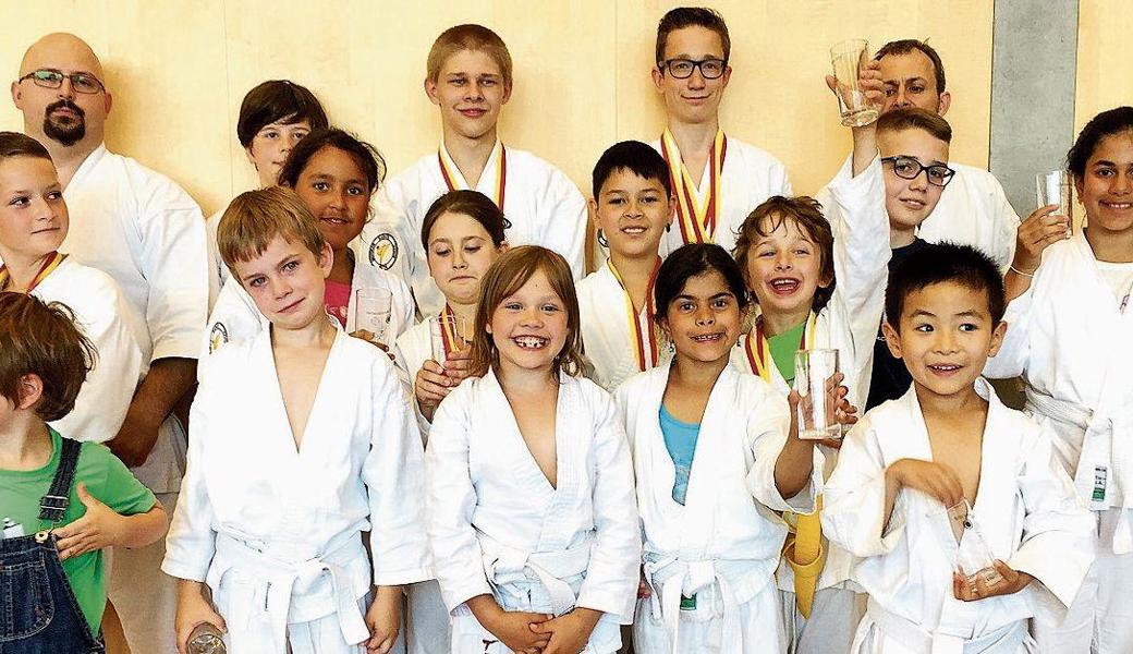 Die Mitglieder der Shotokan Karateschule Rüthi am Rheintalcup in Sennwald.