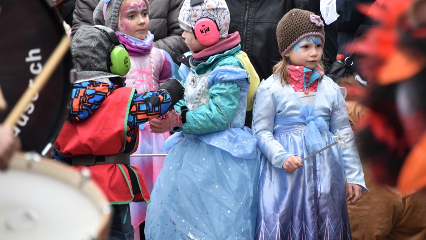 Spass für Gross und Klein bei der «Fasnacht am Markt»