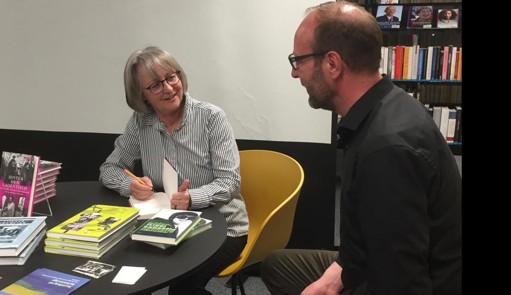 Gastautorin Jolanda Spirig im Gespräch mit Vorstandsmitglied Daniel Schelling.