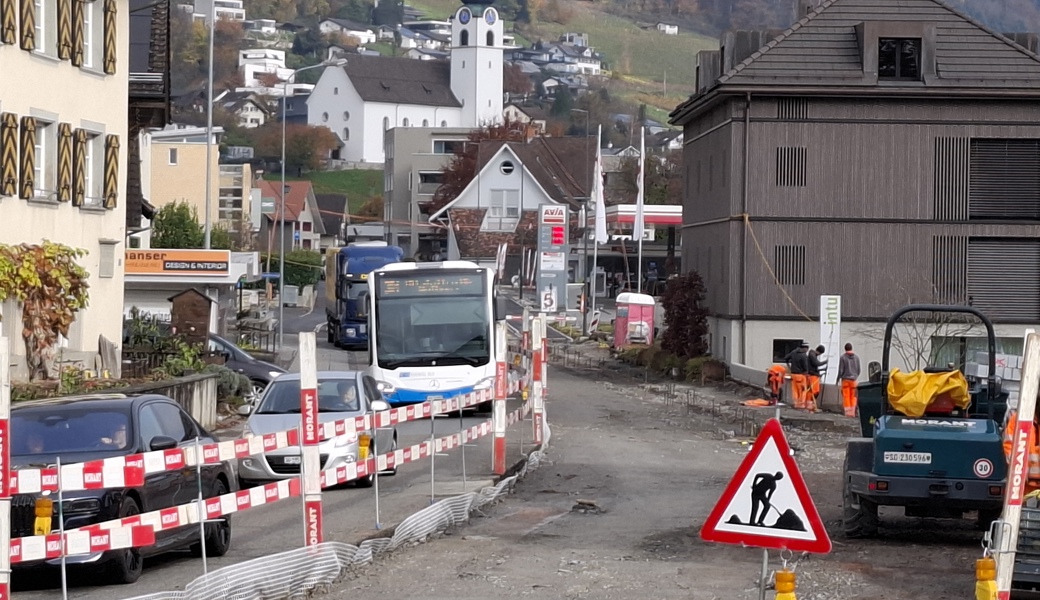 Das Rheintal steckt im Stau: Baustelle bringt Bus- und Pendlerverkehr durcheinander
