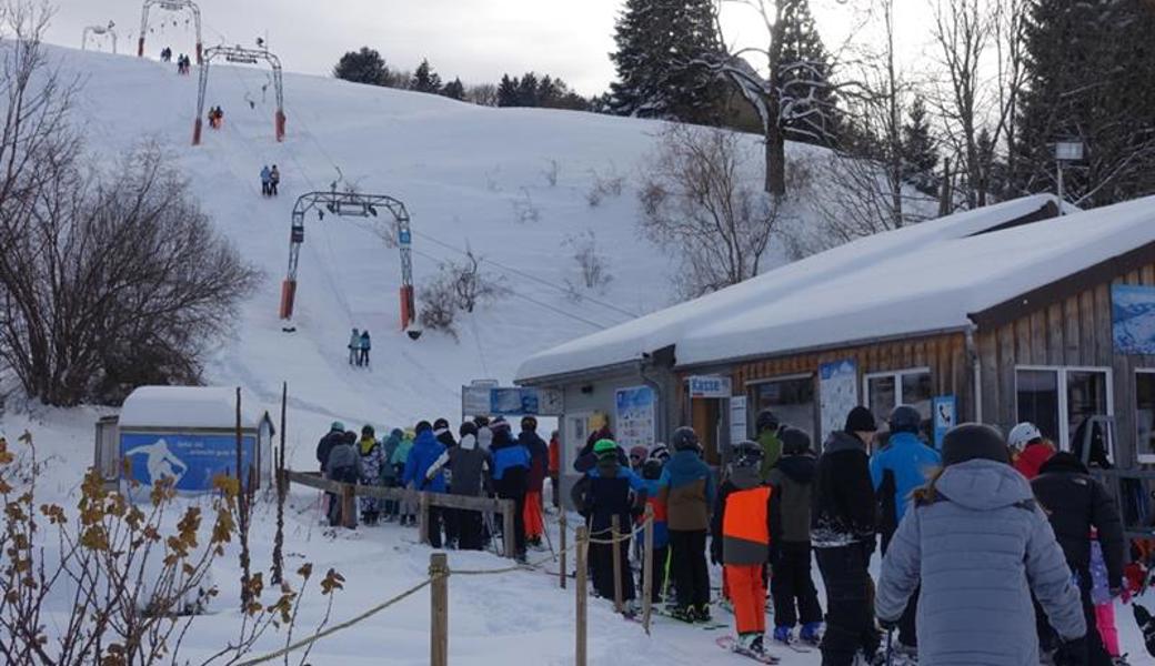 Dank Wintereinbruch: Hochbetrieb am Skilift am Bischofsberg