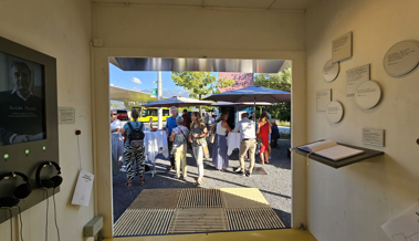 Menschen im Weg, weggegeben und verwahrt