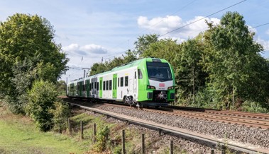Stadler Rail vereinbart mit Verkehrsverbund Rhein-Ruhr Kapazitätserweiterung Stadler Rail vereinbart mit Verkehrsverbund Rhein-Ruhr Kapazitätserweiterung