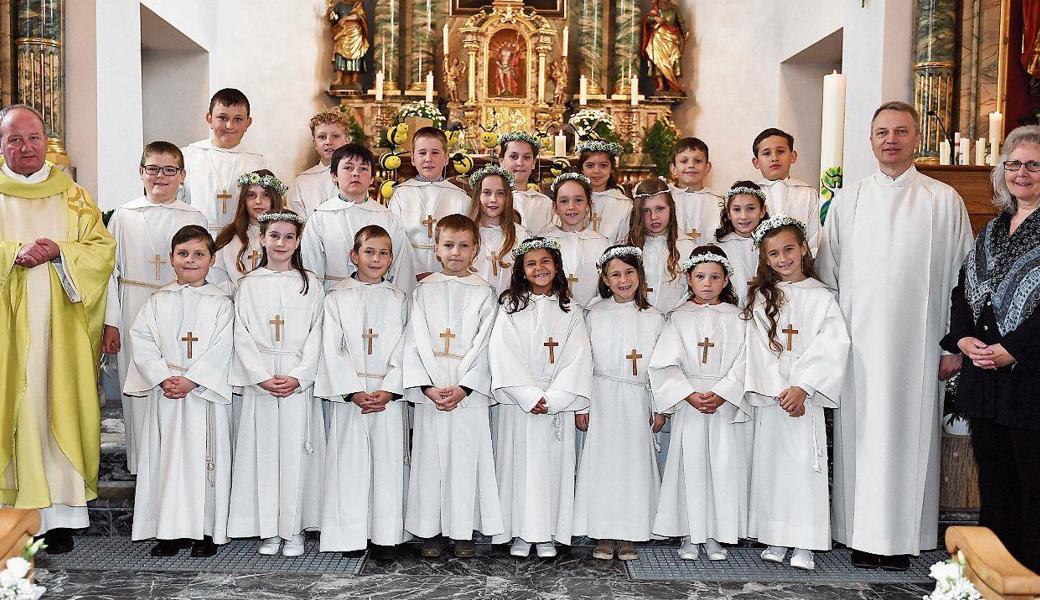 22 Kinder feierten auf dem Valentinsberg in Rüthi die heilige Erstkommunion. Bild: pd