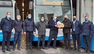 Buschauffeur auf letzter Fahrt begleitet