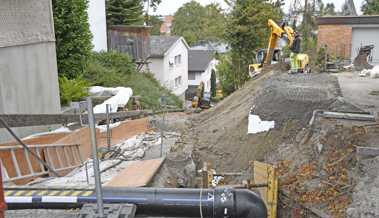 Treppe zum Schulhaus Sonnenberg auch nach den Ferien wegen Bauarbeiten gesperrt