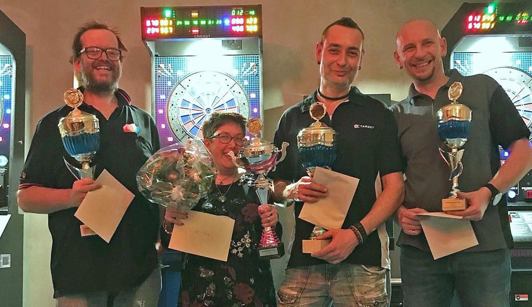 Die Besten des Dart-Finalturniers: Thomas Ackermann, Franziska Eggenberger, Martin Seidelmann und Danijel Salic. 