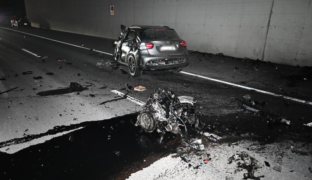 Das komplett zerstörte Auto, in dem der Verunfallte nur noch tot aufgefunden werden konnte.