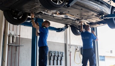 Polizei kontrolliert Autoposer: Acht Fahrzeuge beanstandet, eins aus dem Verkehr gezogen