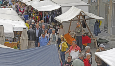 Vom Maimarkt nach Neuchâtel – Jugendliche bereiten Sprachaufenthalt vor